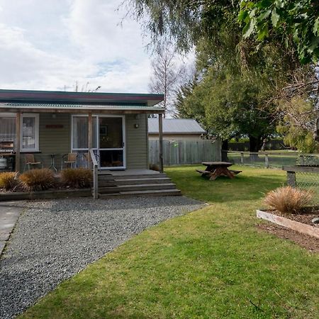 Accommodation Fiordland The Bach - One Bedroom Cottage At 226B Milford Road Те-Анау Екстер'єр фото