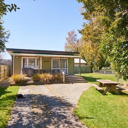 Accommodation Fiordland The Bach - One Bedroom Cottage At 226B Milford Road Те-Анау Екстер'єр фото