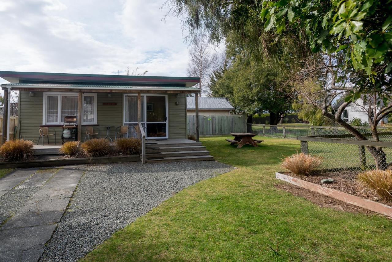 Accommodation Fiordland The Bach - One Bedroom Cottage At 226B Milford Road Те-Анау Екстер'єр фото