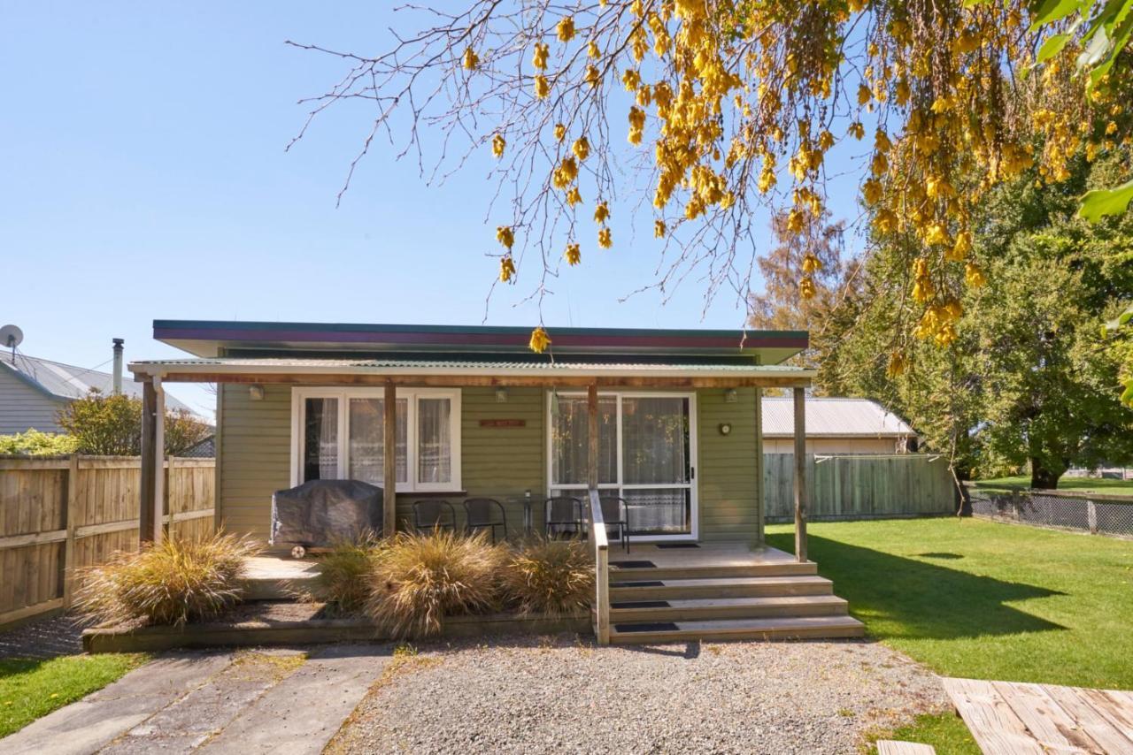 Accommodation Fiordland The Bach - One Bedroom Cottage At 226B Milford Road Те-Анау Екстер'єр фото