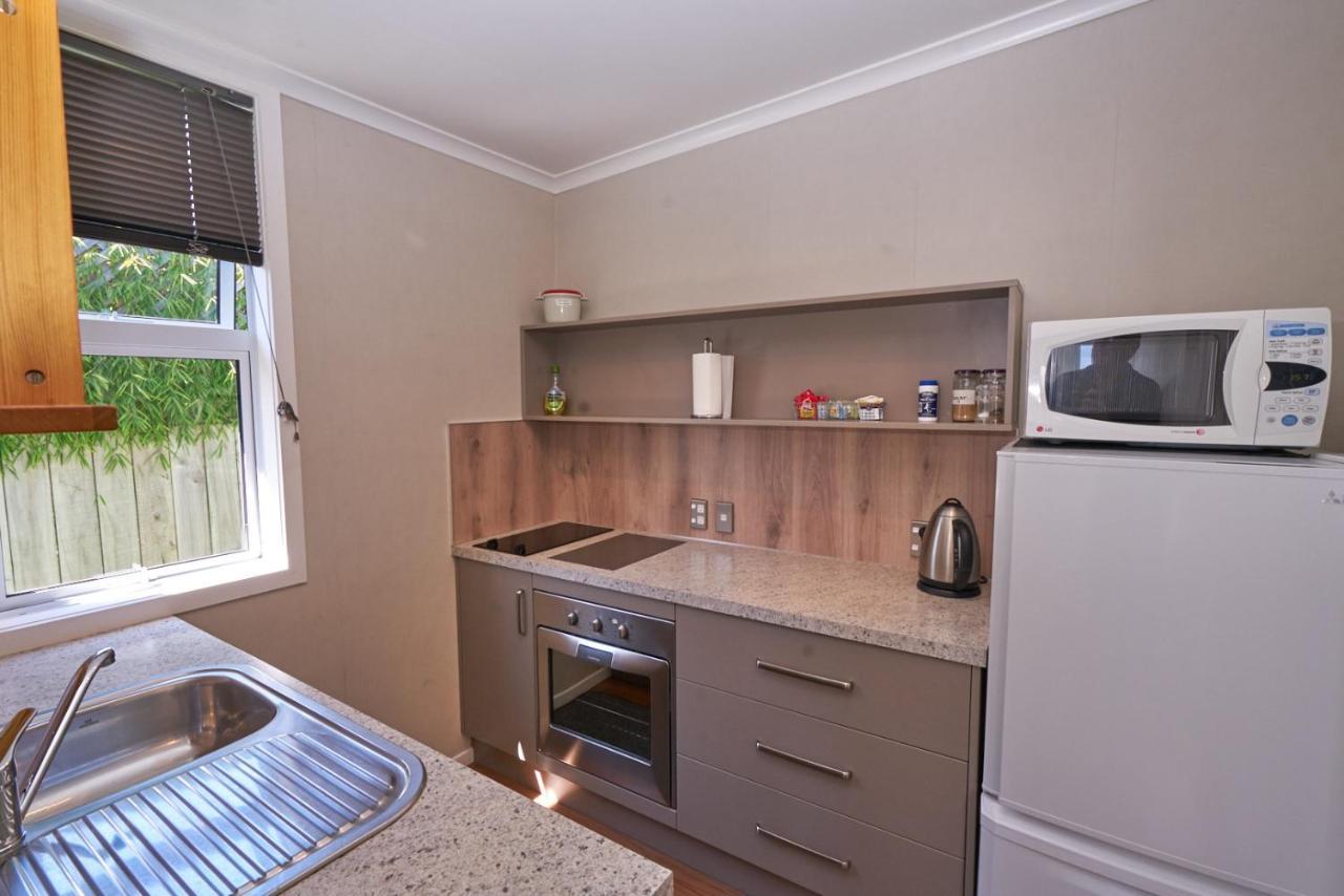 Accommodation Fiordland The Bach - One Bedroom Cottage At 226B Milford Road Те-Анау Екстер'єр фото