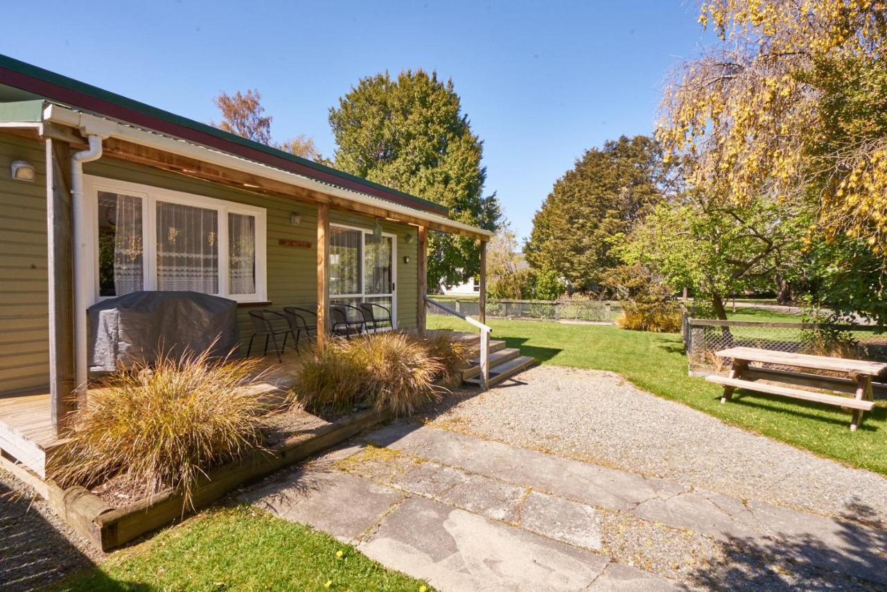 Accommodation Fiordland The Bach - One Bedroom Cottage At 226B Milford Road Те-Анау Екстер'єр фото