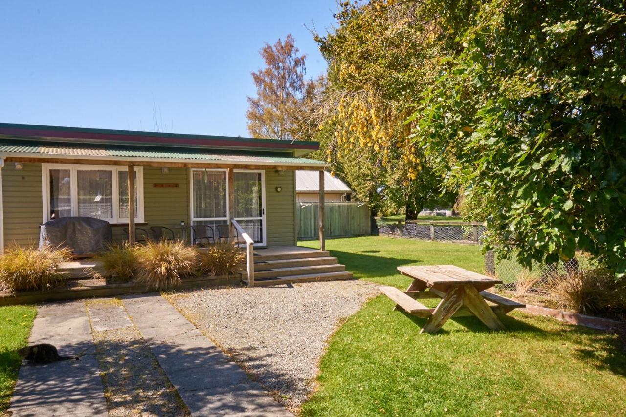 Accommodation Fiordland The Bach - One Bedroom Cottage At 226B Milford Road Те-Анау Екстер'єр фото