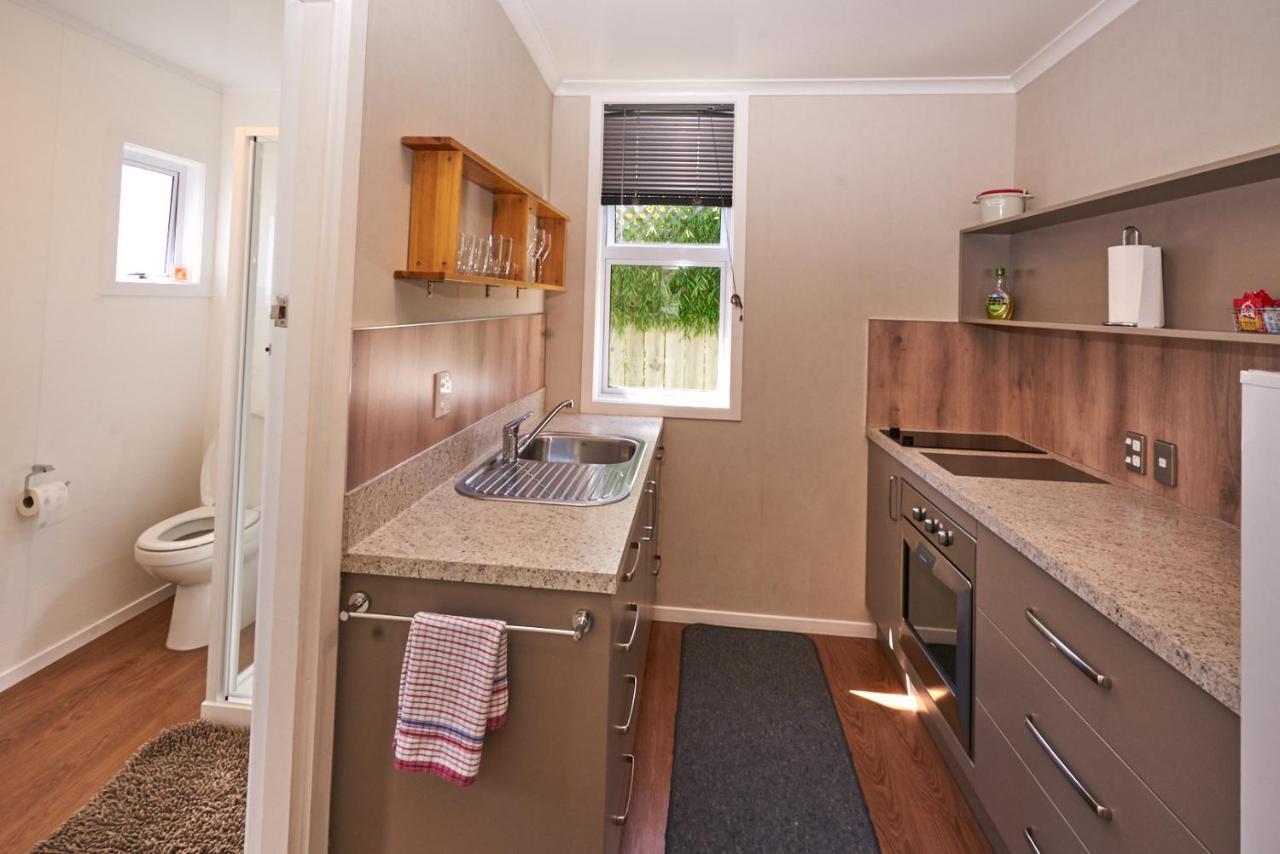 Accommodation Fiordland The Bach - One Bedroom Cottage At 226B Milford Road Те-Анау Екстер'єр фото