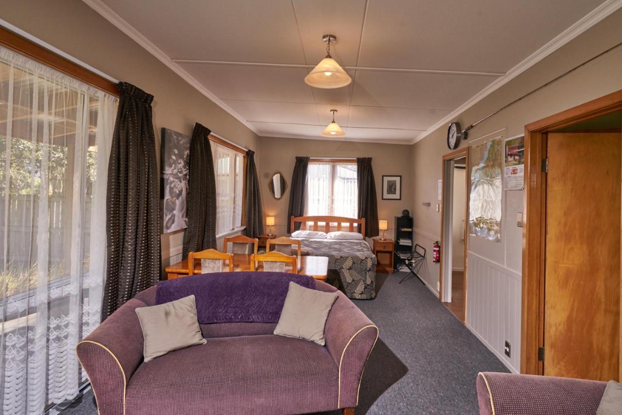Accommodation Fiordland The Bach - One Bedroom Cottage At 226B Milford Road Те-Анау Екстер'єр фото