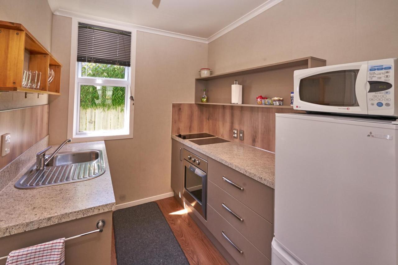 Accommodation Fiordland The Bach - One Bedroom Cottage At 226B Milford Road Те-Анау Екстер'єр фото